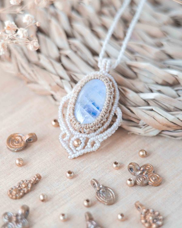 Colgante macrame con Piedra Luna