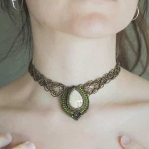 Collar de macrame con piedra Jaspe Tierra