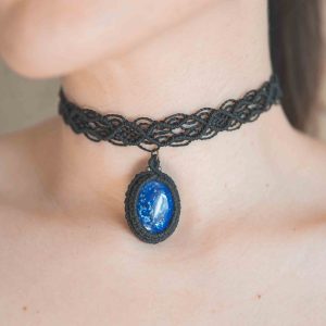 Gargantilla con piedra Lapislazuli negra hecha a mano