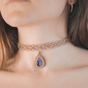 Gargantilla Charoita